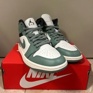 Women’s Air Jordan 1 Mid Jade Smoke